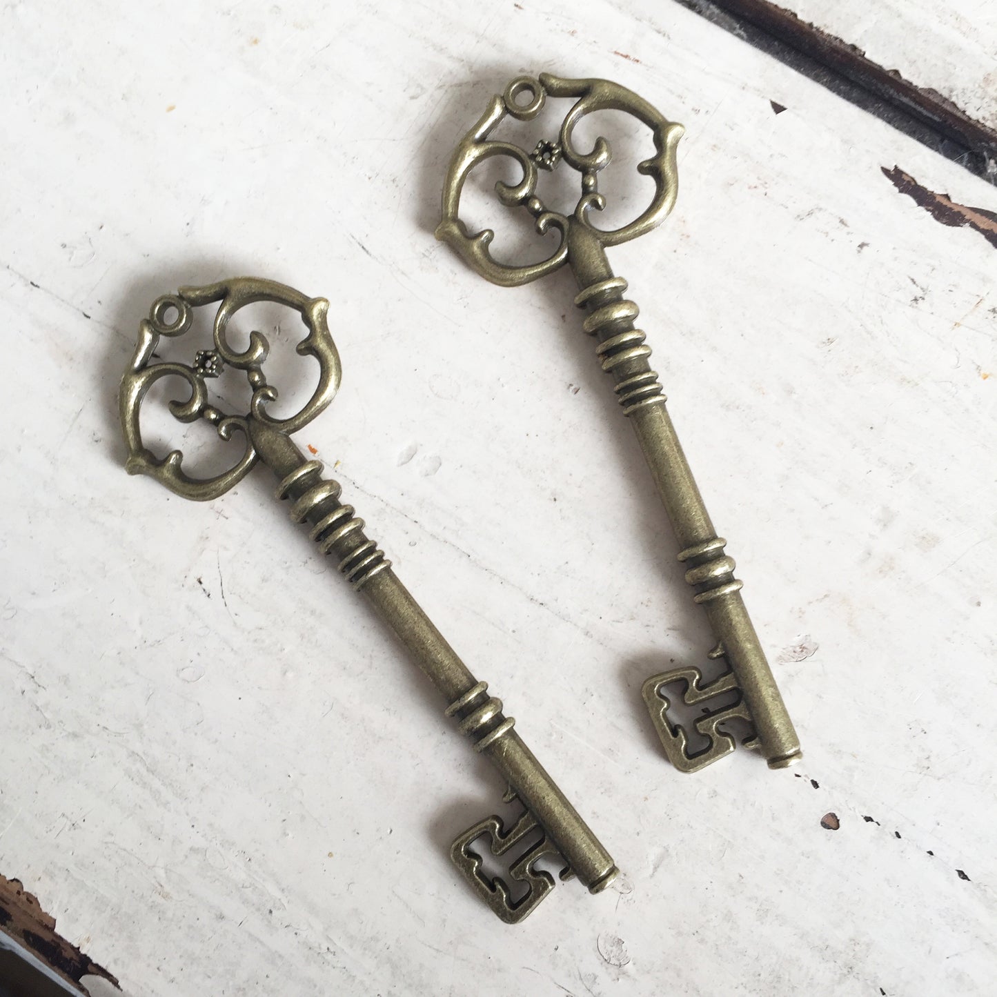 Metal Key Charm | Gold Silver Copper Gunmetal Grey 3cm x 8cm Vintage Santa Key