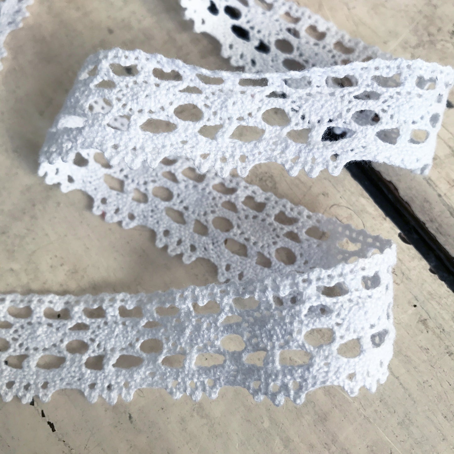 20mm 2cm Pretty White Lace Cotton Crochet Ribbon Trim | 1m - 20m Full Roll | Wedding Craft Sewing - SweetpeaStore