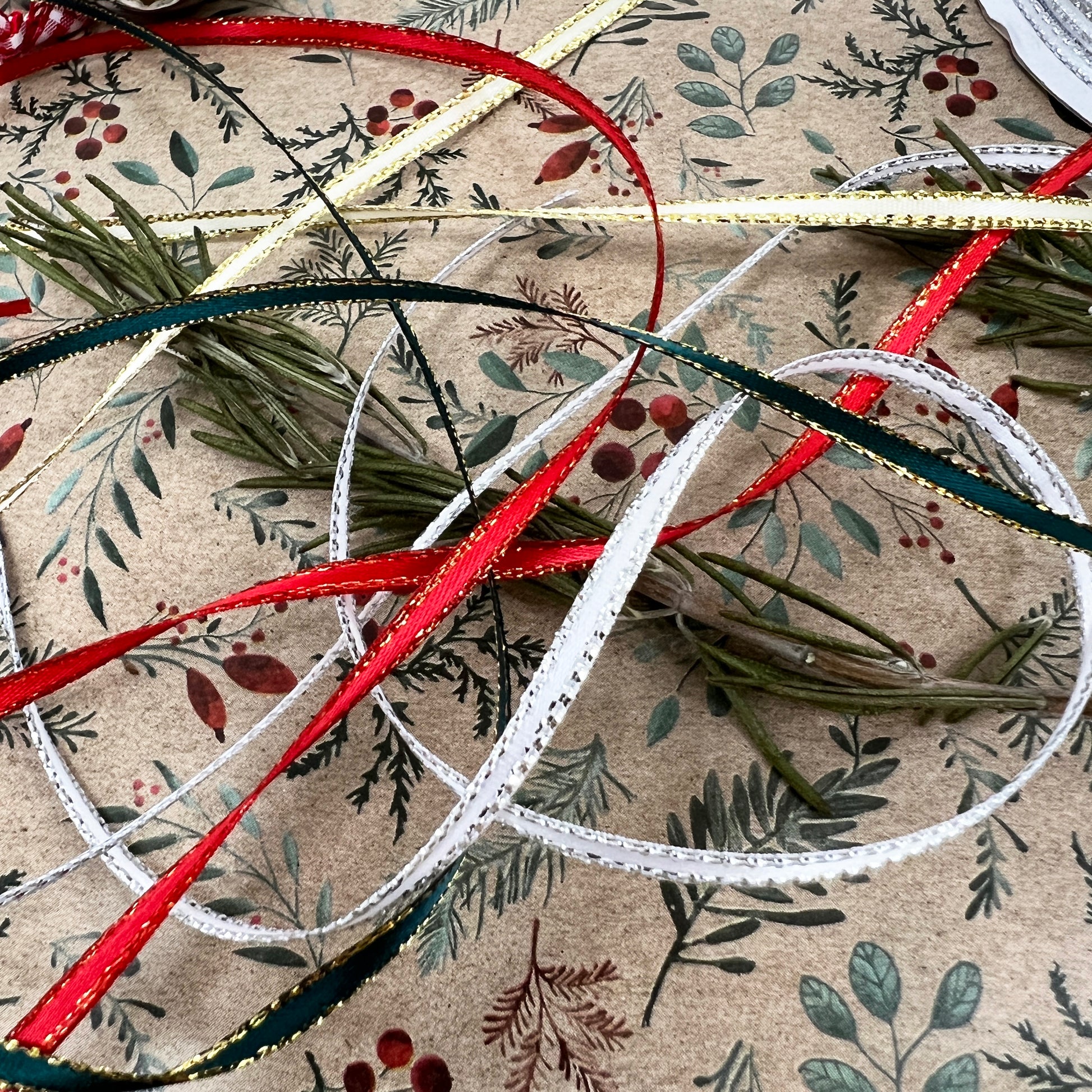 3mm Metallic Edge Satin Ribbon | 25m Roll Gold Silver Green Red | Decorations Wrapping - SweetpeaStore