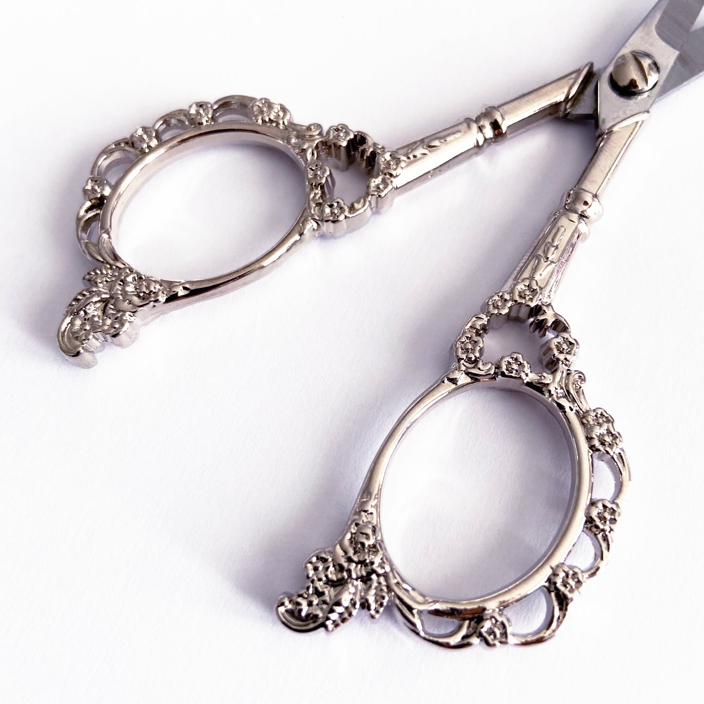 Silver Coloured Flower Scissors | Floral Handle Needlework Embroidery Quilting Craft Manicure Vintage Style - SweetpeaStore