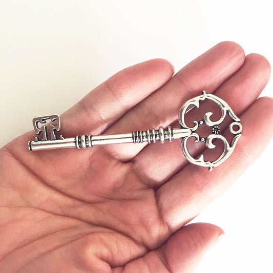 Silver Metal Key | Large 3cm x 8cm Vintage Style Ornate Steampunk Pendant | Charms New Home