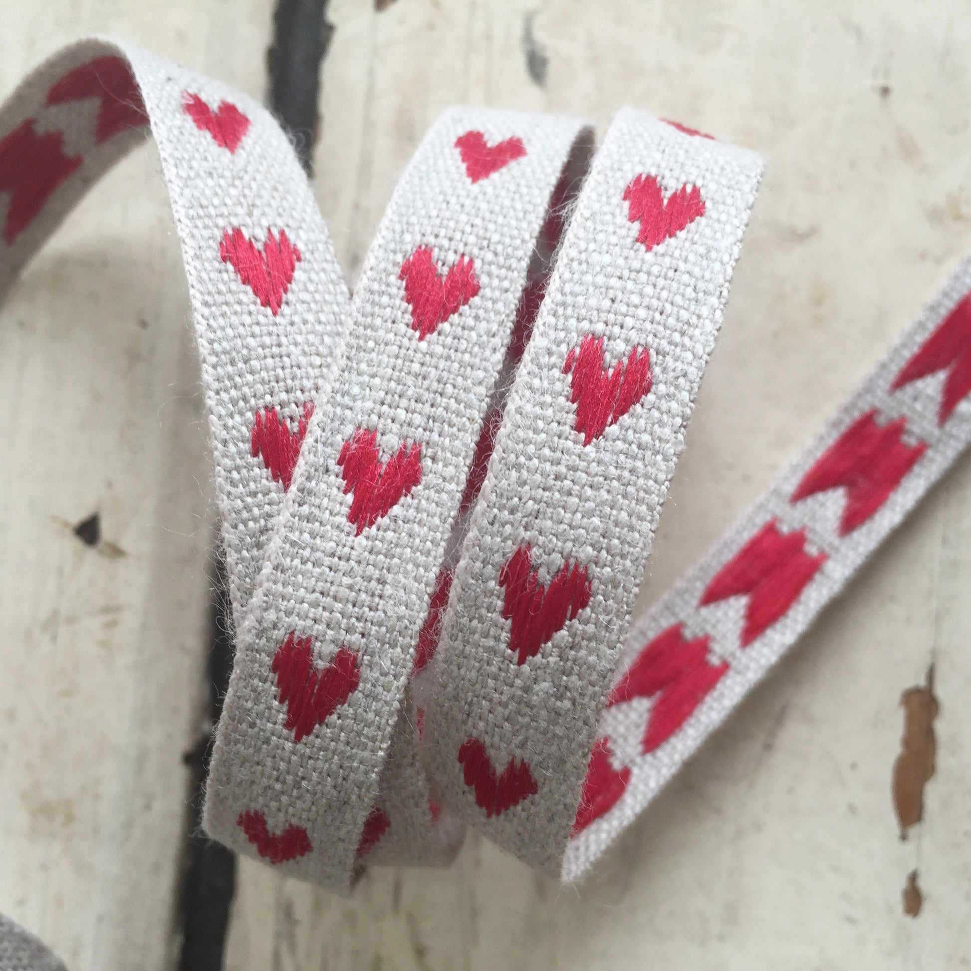 Linen Woven Heart Ribbon 10mm Rustic Red & Natural Cream | Craft Sewing Wedding Wrapping | Per Metre or Full 25m Roll - SweetpeaStore